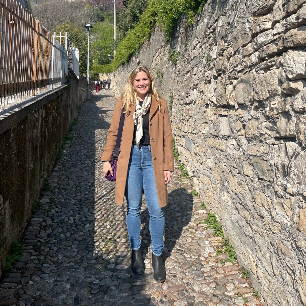 Meet your Posher, Danielle
